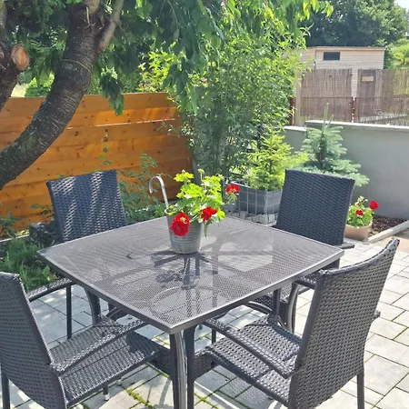 Feriehus Na Brehu Labe S Vlastnim Molem Pardubice